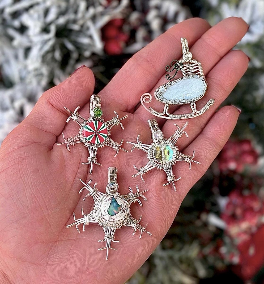 marz__boutique's tweet image. Winter Wonderland ❄️⛄️⛸️

all winter pendants are 50% off ✨