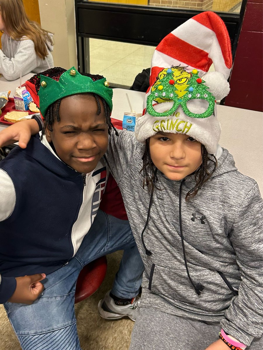 WCSDWCMS's tweet photo. WCMS is wishing you and your family a happy and healthy holiday break! https://t.co/IP2jOF2b1e