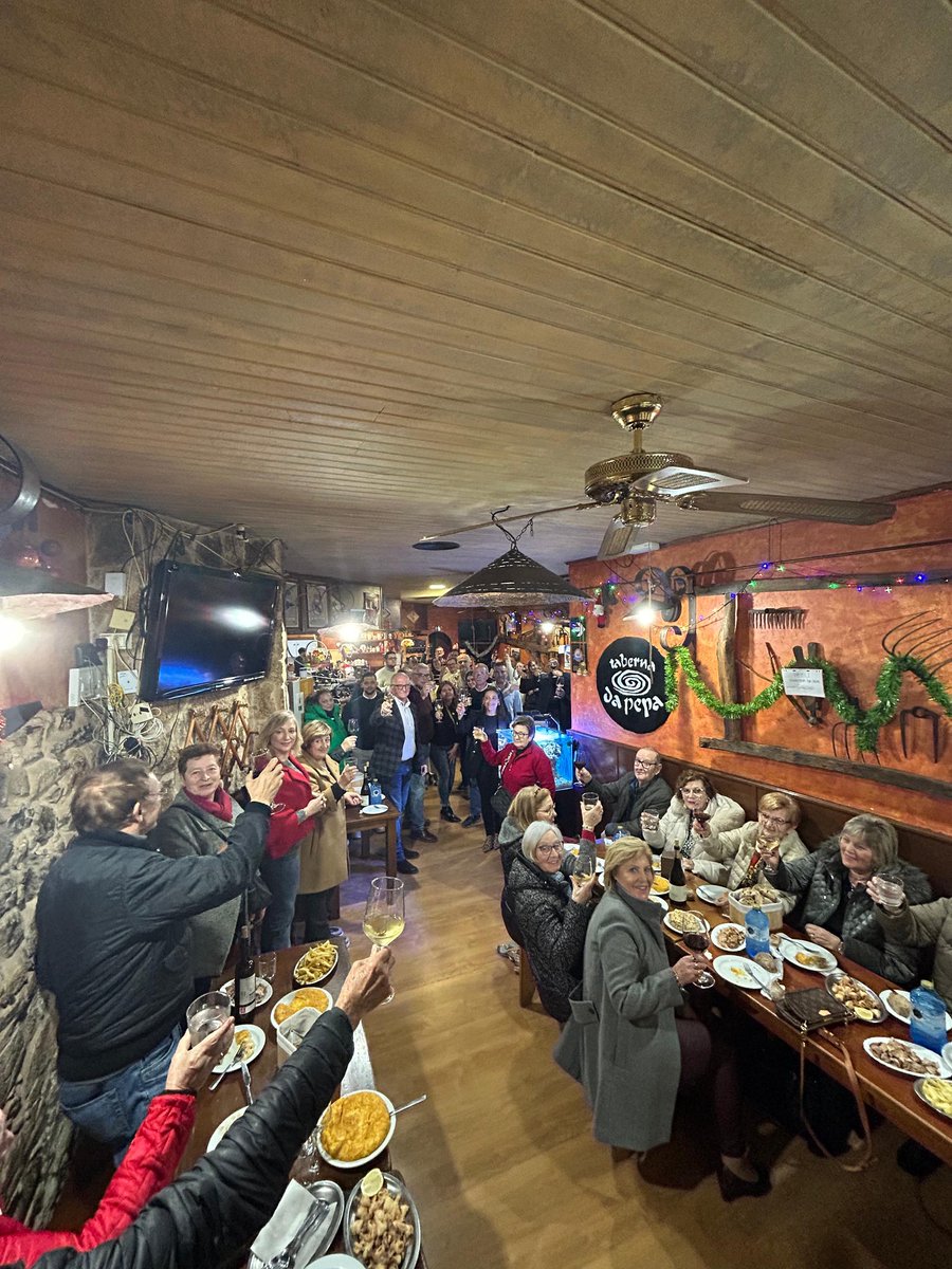 🎄 Estas datas son sempre unha boa ocasión para xuntarnos, e así o fixemos no noso tradicional pincho de Nadal do 🅿️🅿️ de Noia 🥂

🤝 Queremos agradecerlles aos nosos militantes e simpatizantes todo o traballo diario que fan. Sen vós, nada sería posible.