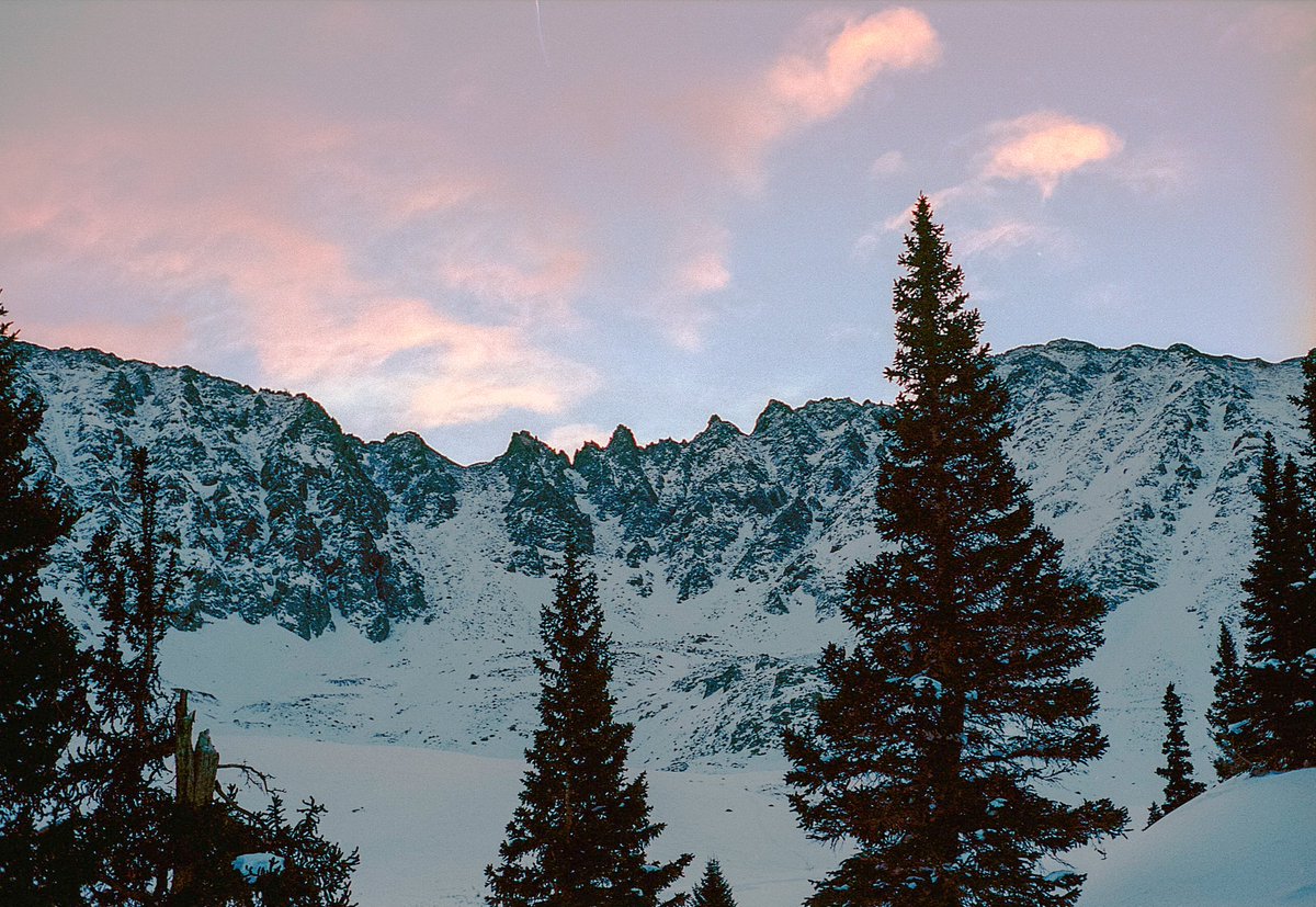thedancam14's tweet photo. Snow and a sunrise https://t.co/L3kAsaURCw