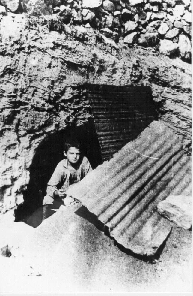 sabahatinismail's tweet photo. SAVAŞ SUÇLUSU olarak Uluslararası Savaş Suçları Mahkemesi'nde yargılanmalarında ısrar etmek yerine,  yeniden onlarla federal bir ortaklık kurmak için 1968'den 2017'ye kadar, yani yarım asır boyunca görüşme yapmamızdır. 
Dilerim artık bu hata tekrarlanmaz. 
KKTC tanınmadan+ https://t.co/AvKbYIPSFe