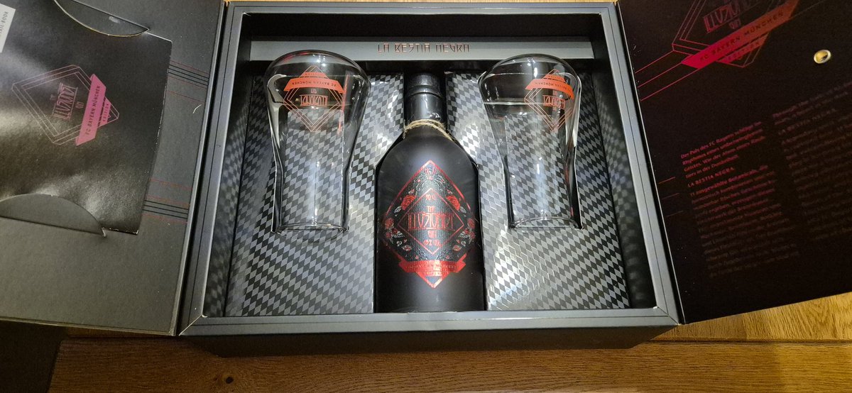 Joergemann's tweet image. Absolut geil 5:1
Und dann kamen heute Abend noch drei Stadion Kumpels mit einem Geschenk zu Besuch. 
#FCBRBL #Gintonic #Bundesliga