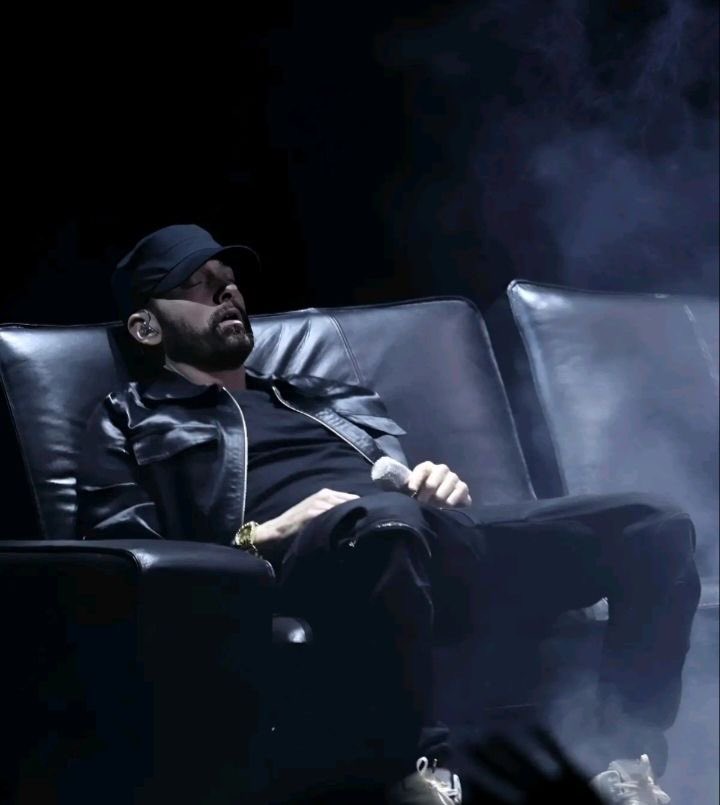 ShadysRope's tweet photo. That was the easiest choice of my life. It's ALWAYS Eminem. https://t.co/Rv5do82cOP