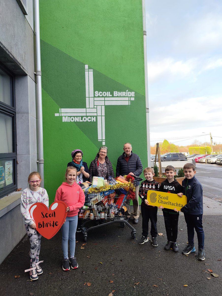 ScoilBhrideMen1's tweet photo. Go raibh míle maith agaibh ar fad a chabhraigh linn na tralaithe seo a líonadh do @SVP_Ireland roimh an Nollaig! 🎄❤️
A huge thank you to everyone who contributed to fill up the trolleys for @SVP_Ireland before Christmas! 🎄❤️ https://t.co/VMPV7xQghp