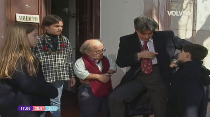 rosariovidafm's tweet photo. Quedáte Escuchando La Radio y Hay Más Música - Último Momento y Exclusivo En "Flash Informativo" De "Noticias En FM Vida"
De Lunes a Viernes - Que Vuelvan En La Televisión y Sus Regresos De Tus Tardes De Novelas Infantiles Con #Amigovios En Las Pantallas De #CanalVolver https://t.co/2EdKltnC3d