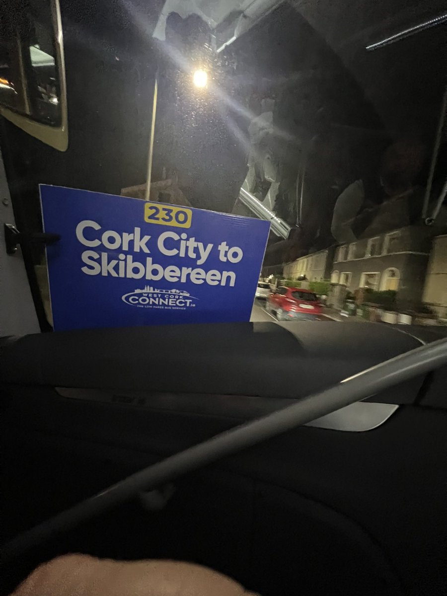philip_oreilly's tweet image. West Cork Connects bus was full on the way home so they had a mini bus waiting for the extra passengers on the way home @Buseireann