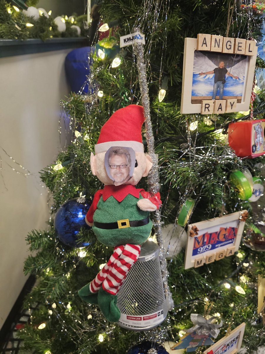 LiziKernNews's tweet photo. Wooo hoo!! My ornament won a prize @bobbysalazars_1 Bobby Bucks!! at our Radio City @CumulusMedia Christmas Party!! You've heard of Elf on a Shelf?! This is Ray on KMJ!!
#RayAppleton
@KMJNOW https://t.co/JeRrg54NsV