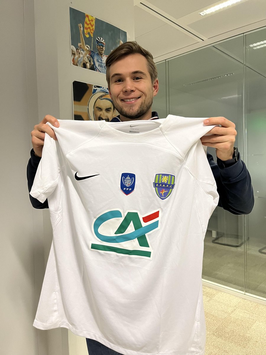 🎁UN MAILLOT À GAGNER DANS l'#EDS 🎁

Les amateurs de Feignies-Aulnoye affrontent l'<a href="/OL/">Olympique Lyonnais</a> ce samedi en <a href="/coupedefrance/">Хамидов Мехродж</a>. ⚽️

Pour l'occasion et c'est une première, les supporters pourront se procurer le maillot du match.

Pour gagner le maillot :
- RT &amp; FOLLOW ce post 📱