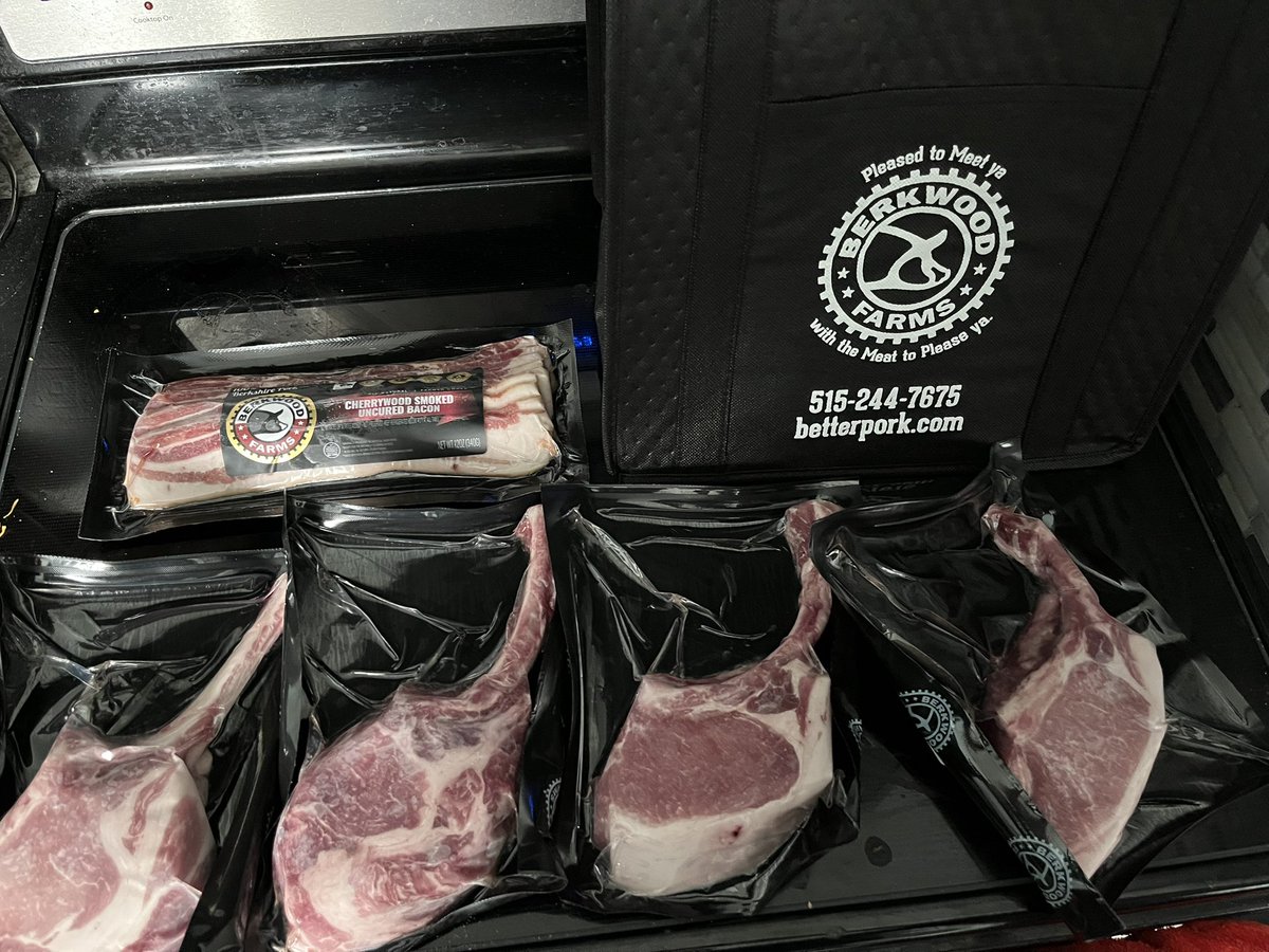 TrevM24's tweet photo. Many thanks to @IowaEverywhere @Murph_Andy &amp; the wonderful @BerkwoodFarms for the great pork products today. What a great time participating in #berkwoodbullseye #ShopLocal 🐷 https://t.co/9TU43C7diM