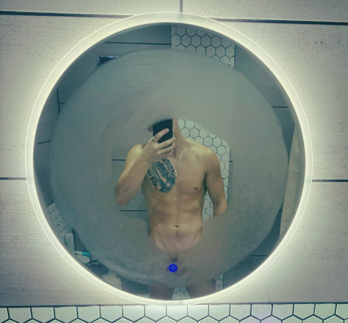 CJ_OnlyFans's tweet photo. Clean Me💦

#lad #abs https://t.co/IgWoWNtgI3
