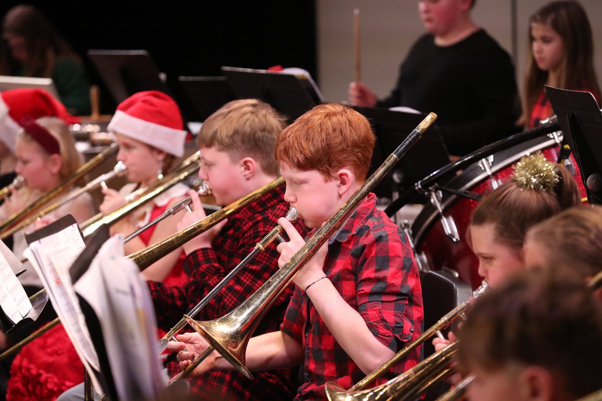 Wonderful job to the Chenango Bridge Elementary School band and chorus members for their amazing performance at last night’s festive Winter Concert! 🎶❄️✨

📷 View more photos of the fun here: cvcsd.stier.org/ChenangoBridge…