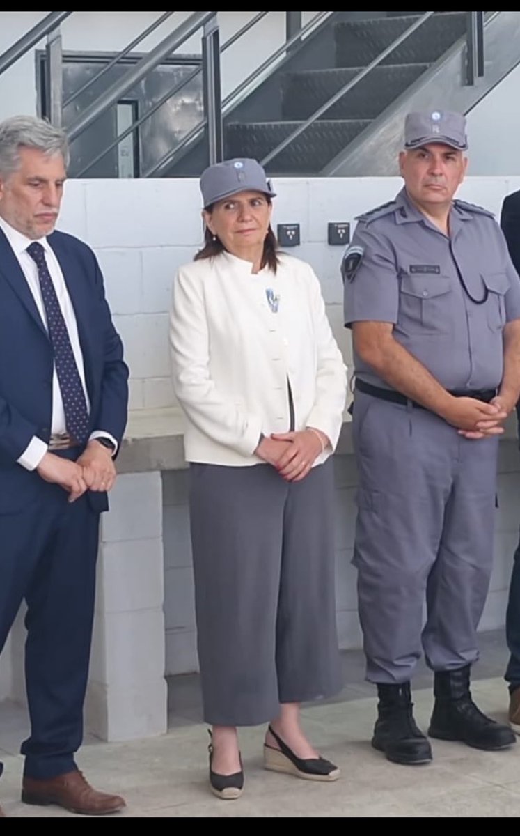 Mí tía Pochi en navidad viendo quién más se puso  en pedo .