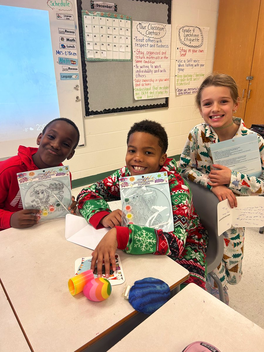 Justine King (@j_clareking) on Twitter photo A sweet surprise for the Grade 4s!
They wrote Christmas cards to the residents at Starwood Long Term Care Home& recieved some letters back today (along with a little gift!!)
Some very excited students!π€πβοΈ
<a href="/MrsLawrenceOCSB/">Sarah Lawrence</a> A sweet surprise for the Grade 4s!
They wrote Christmas cards to the residents at Starwood Long Term Care Home& recieved some letters back today (along with a little gift!!)
Some very excited students!π€πβοΈ
<a href="/MrsLawrenceOCSB/">Sarah Lawrence</a>