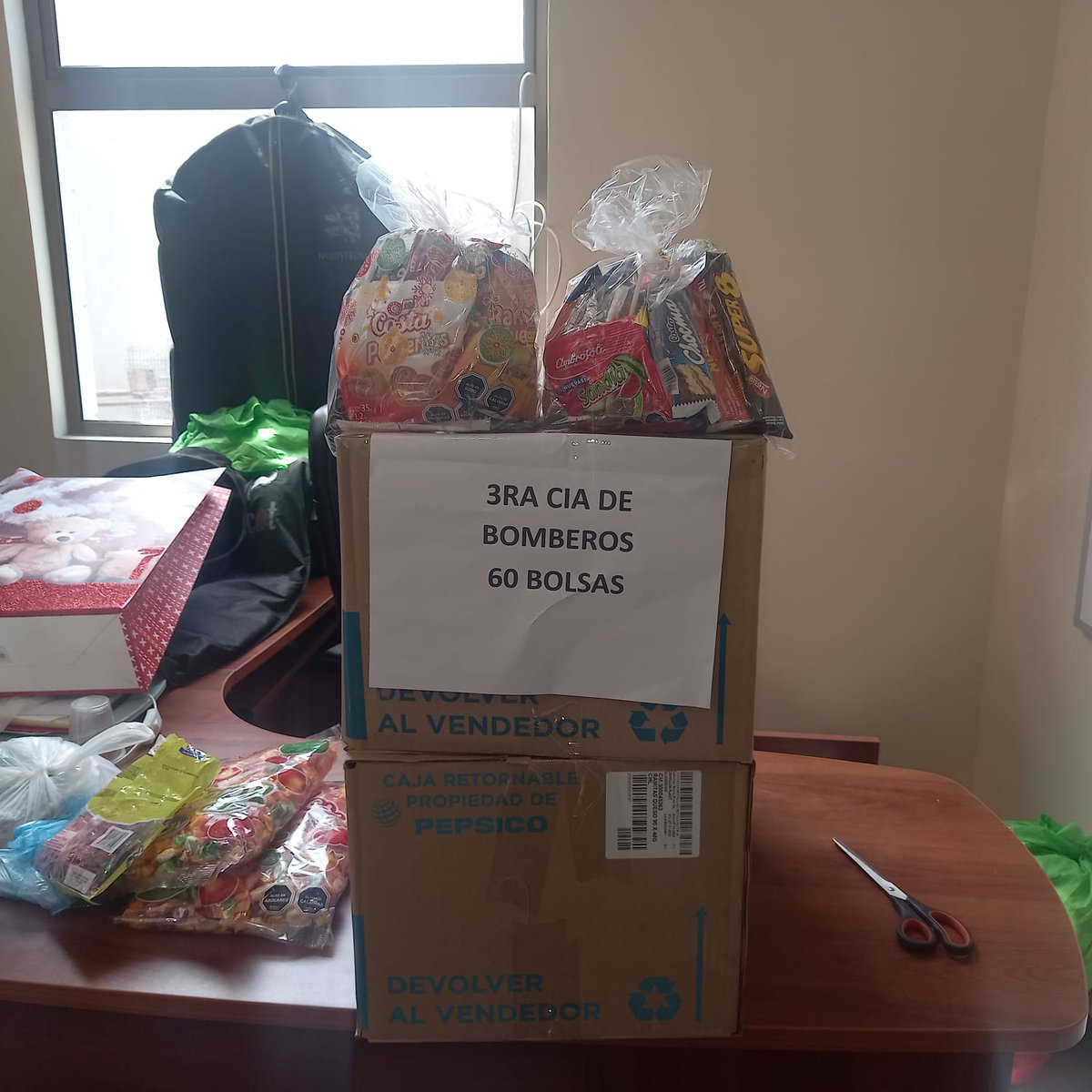 Bomba_Angamos's tweet photo. Queremos agradecer las cooperaciones de las siguientes empresas Municipalidad de Mejillones, empresas como #PRM, #Corpesca, #Polpaico, #Enaex, #lavegachica sin su gran ayuda no podríamos hacer la linda labor de llevar alegría a las familias de nuestro querido #mejilloneschile. https://t.co/FfKAaC1E0F
