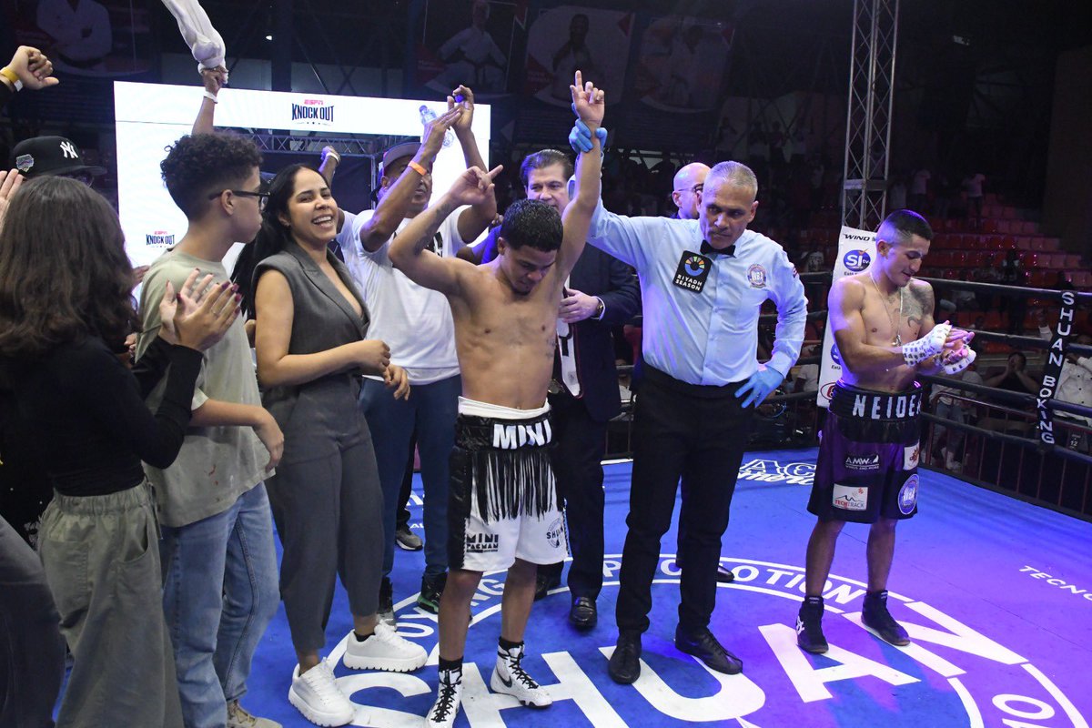 Gracias por estar junto a nosotros en un momento tan especial TODOS SOMOS CAMPEONES👊🏼👊🏼
.
.
.
.
#boxeo #boxing #campeon #titulo #mundial #santodomingo