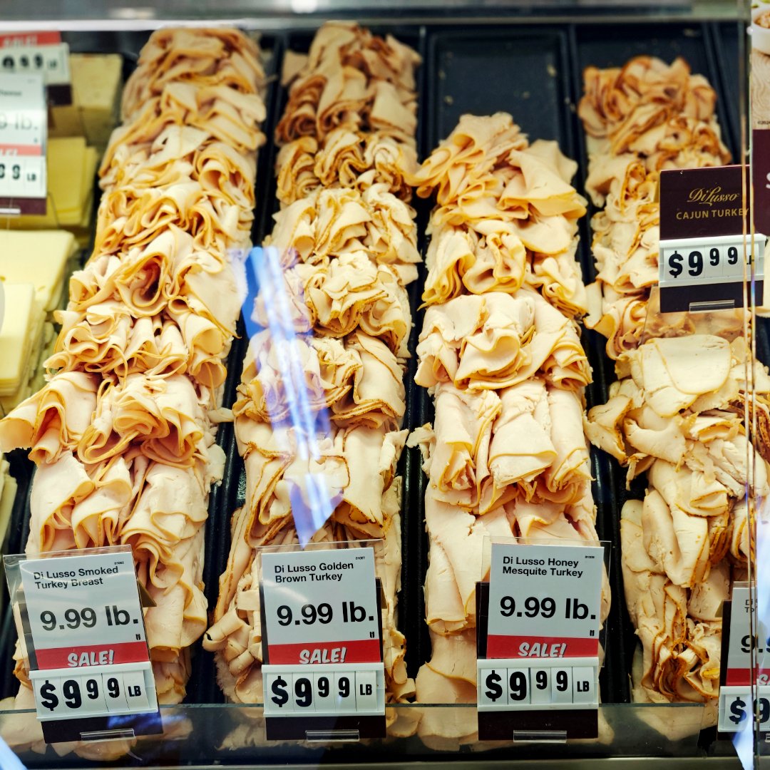 StJosephHyVee's tweet photo. Stop in for this delicious Deli deal!๐ฅช Buy one pound of Di Lusso meat and get 1/2 pound of Di Lusso cheese FREE!๐ง
#DiLusso #DeliDeal #Sandwiches https://t.co/ZkysJXHf89