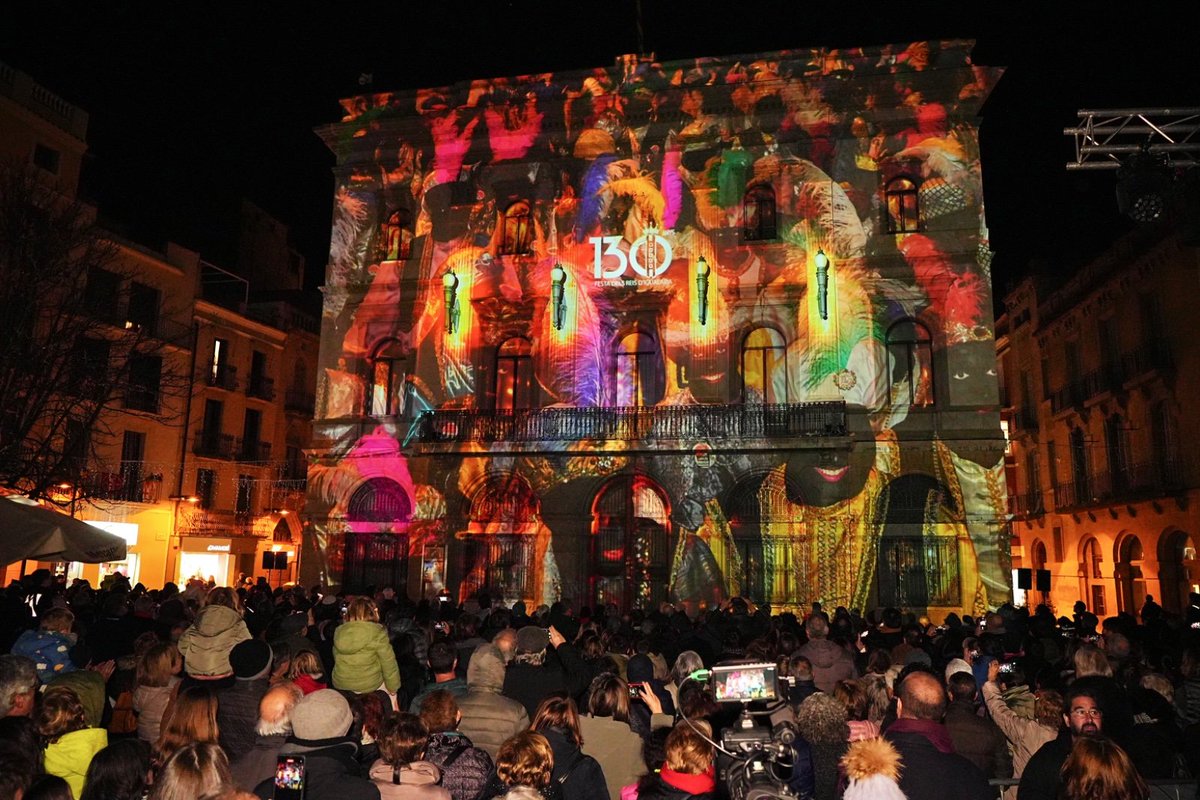 reisdigualada's tweet photo. ESPECTACULAR mapping a la façana de l'ajuntament dedicat als 130 anys dels Reis d'Igualada 

Una obra de @Burzon_Comenge
Podeu tornar-lo a veure aquest dissabte i diumenge de les 18.30h fins a les 21:00h, cada 30 minuts.
#lacridadelsreis https://t.co/dJ4owPakk3