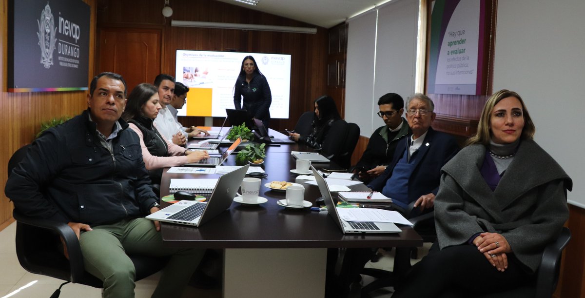 inevap_dgo's tweet image. ✅Sesión Extraordinaria del Consejo Directivo del #INEVAP del mes de #diciembre, donde se realizaron trabajo del cierre del 2024. 

💯Se reconoce el esfuerzo desempeñado por parte del equipo de #evaluación para entregar en tiempo y forma los hallazgos de las #evaluaciones.📊📑📈