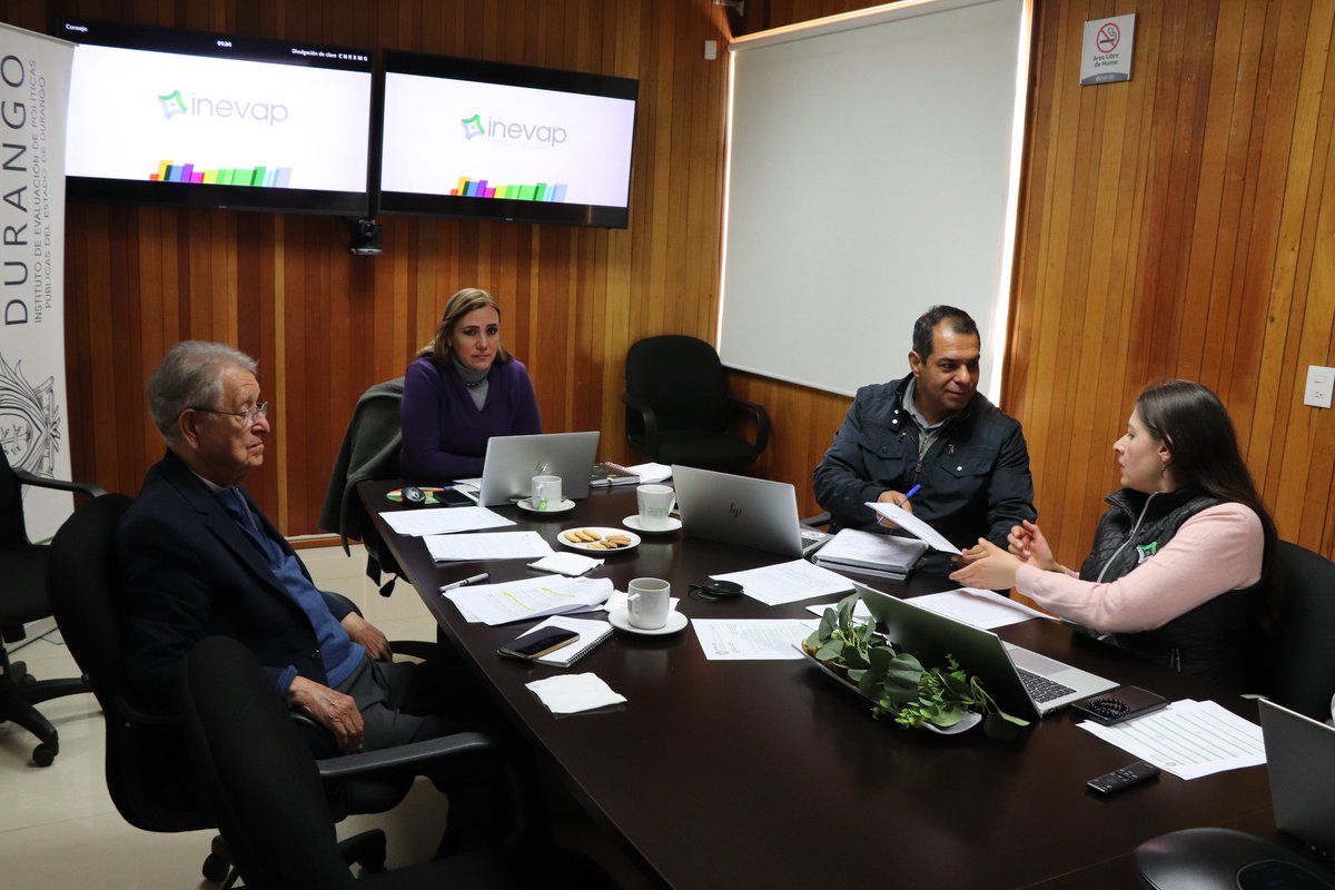 inevap_dgo's tweet image. ✅Sesión Extraordinaria del Consejo Directivo del #INEVAP del mes de #diciembre, donde se realizaron trabajo del cierre del 2024. 

💯Se reconoce el esfuerzo desempeñado por parte del equipo de #evaluación para entregar en tiempo y forma los hallazgos de las #evaluaciones.📊📑📈