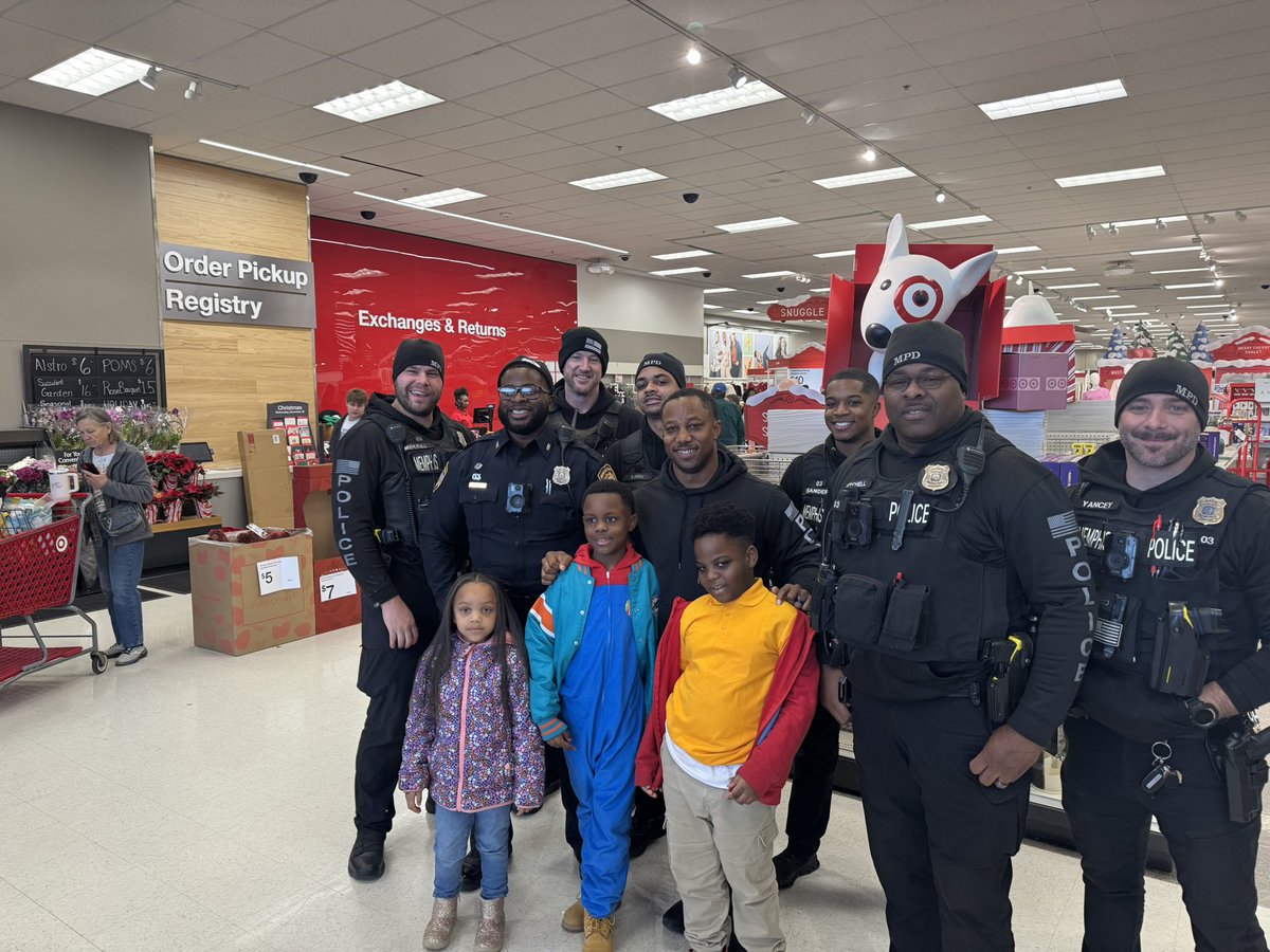 MEM_PoliceDept's tweet photo. Today Mount Moriah Station hosted a Shop with a Cop & officers shopped with kids inside of Target. Officers loved the interaction with the kids and helping to make Christmas dreams come true.
@CityOfMemphis
#MPD #BestinBlue #shopwithacop #christmas2024 #givingback https://t.co/SJ7rC15F5n