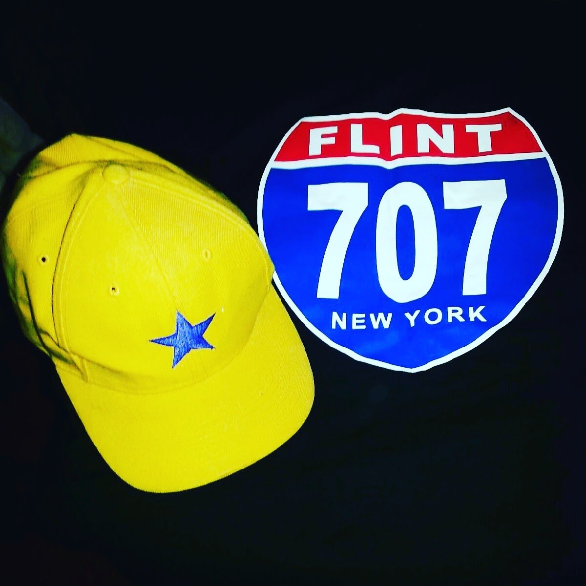 FLINT7071972's tweet photo. Yellow Top And Blue Shield https://t.co/XMmOSJ1YM6