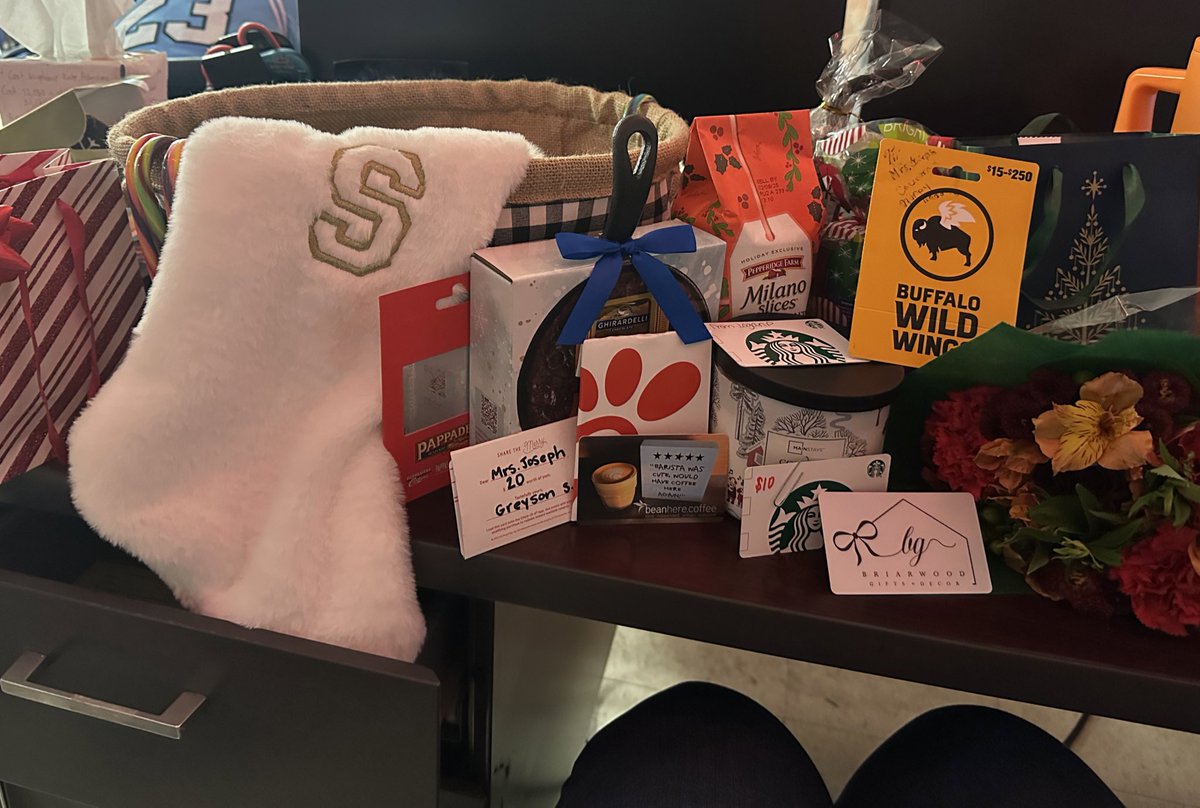 SierraJoseph15's tweet photo. “The reward for work well done is the opportunity to do more.”
Officially on break! Grateful for my students’ gifts and affirmations—heart full of gratitude! #iTeach #iReach #iInspire #LeadthePAC @AVID4College @RTMSThundercats @FortBendISD https://t.co/rAdbX4HUMp