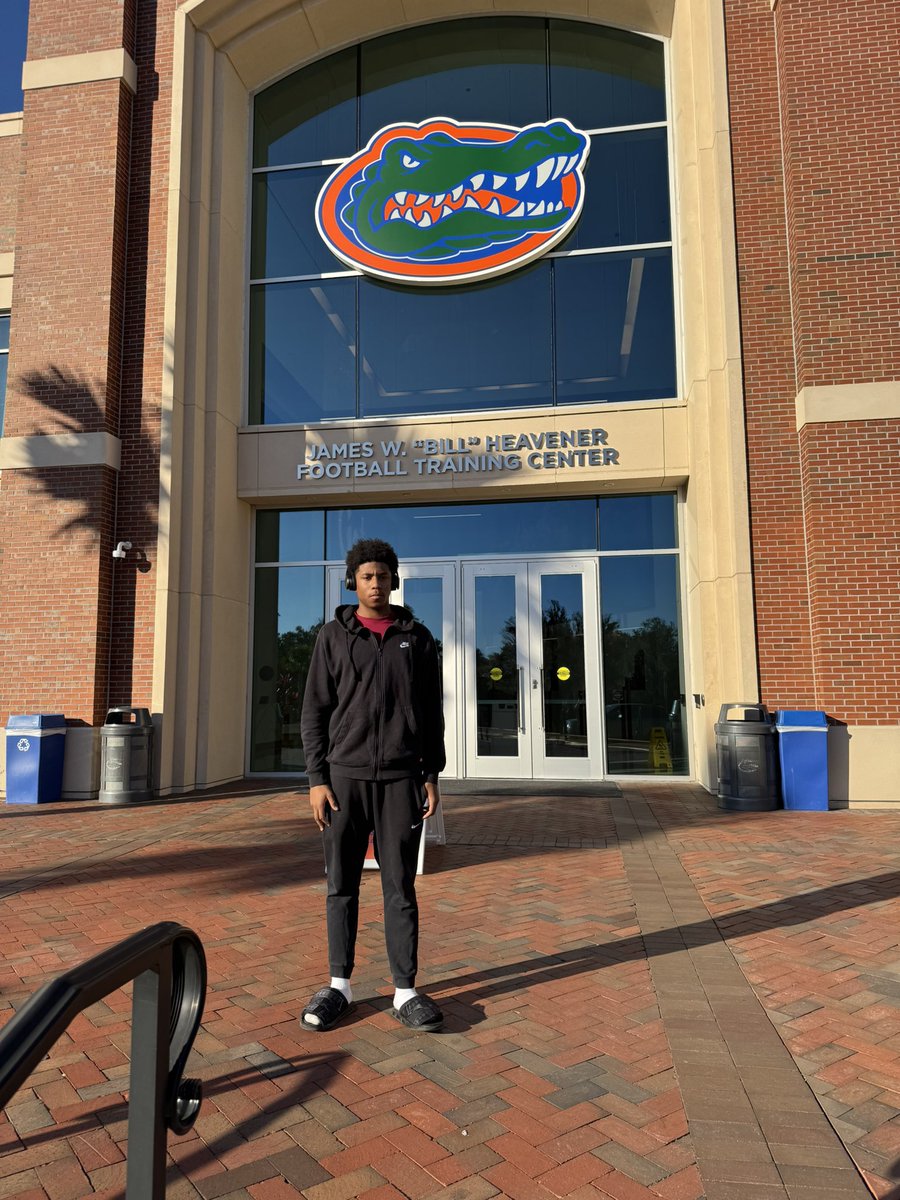ChrisLPayne2028's tweet photo. Stopped by the University of Florida campus today while heading to Naples for the FBU Future Showcase to wrap up my freshman season. Wishing the Gators the best of luck in their bowl game! Hope to continue chasing my dreams. ππ #GoGators #FutureGator https://t.co/JhPOST6UO5