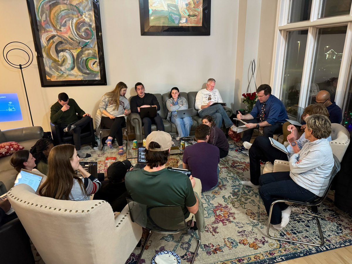 mayoclinicemres's tweet image. This week we had a phenomenal journal club regarding nerve blocks for hip fractures. We were fortunate enough to be joined by colleagues in orthopedics (@KrystinHiddenMD) and anesthesiology to weigh in on their opinions! Many thanks to our gracious host @NehaRaukarMD, our