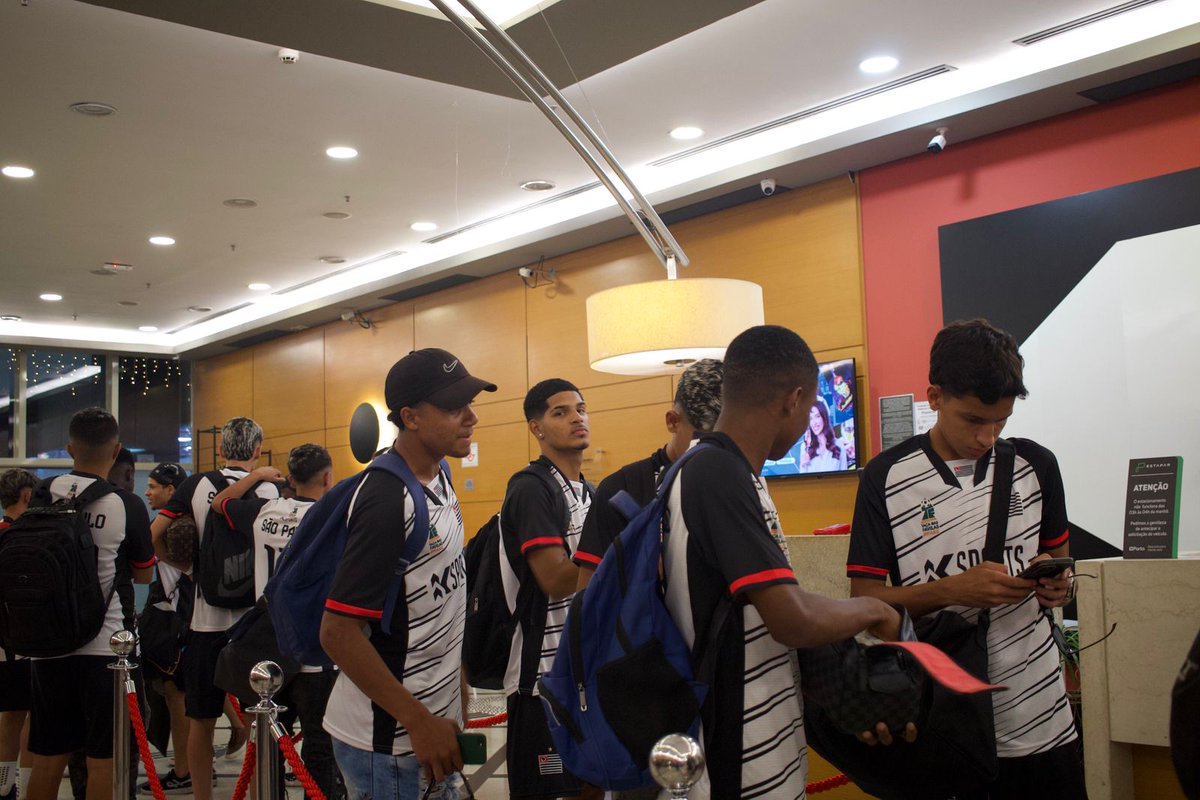 Se liga quem chegou pra completar os times de monstrão do Favelão a seleção masculina do estado de São Paulo e ja estão na concentração para grande final amanhã, Eae como está torcida por ai ? Vamos vibrar juntos! 🔥⚽️