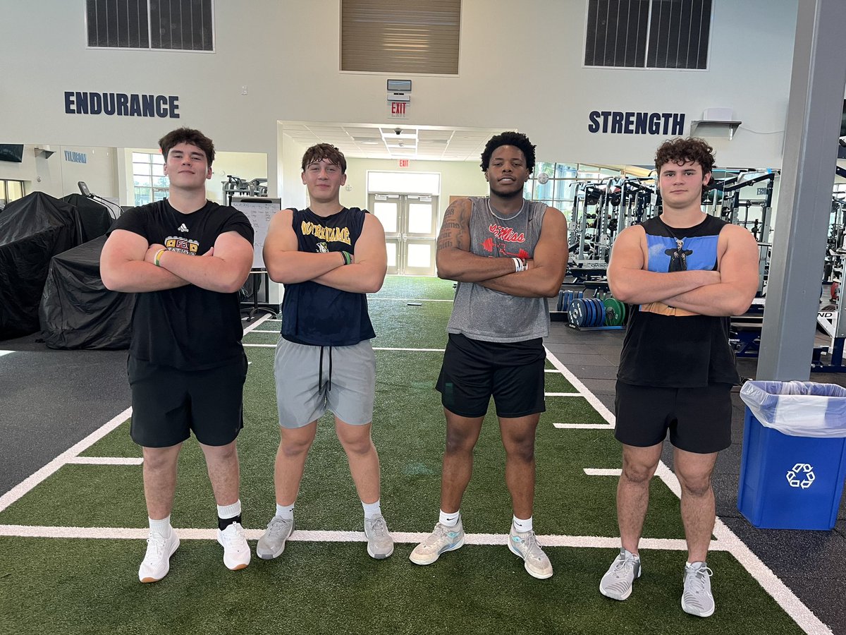 Love seeing the OL fellas in the gym over break!
<a href="/football_csn/">CSN Football</a>
 <a href="/GeorgeHaseotes/">George Williams Haseotes</a> <a href="/joshua_loizon/">Josh</a> <a href="/HedrickTaren/">Taren Hedrick</a> <a href="/ZimmAustinJ/">Austin Zimm</a>