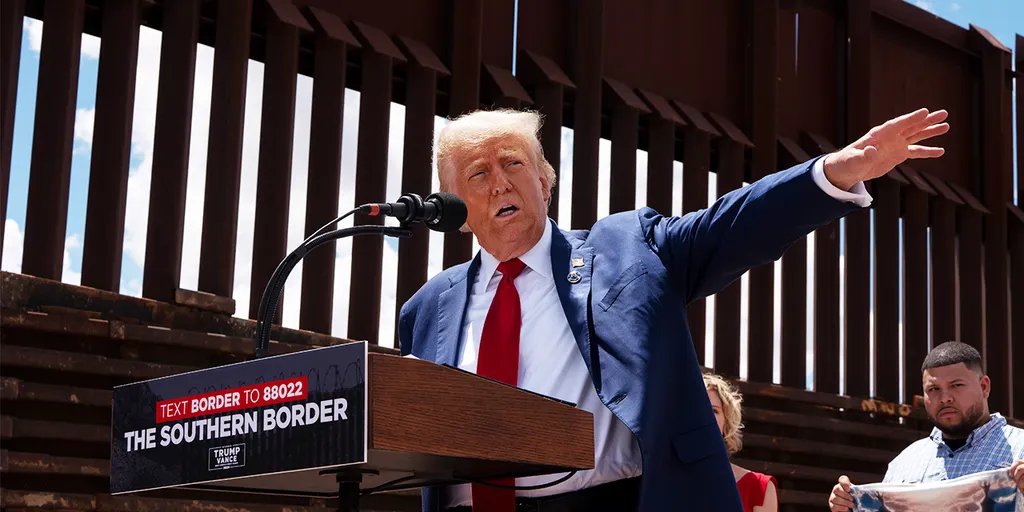 ReallyAmerican1's tweet photo. STRANGE: Republicans acted like the border was an extreme crisis that needed immediate action, but as they have us hurtling towards a government shutdown, do they think we don't know that Border Agents would be adversely affected by the shutdown?

They want to stop paying THEM too??