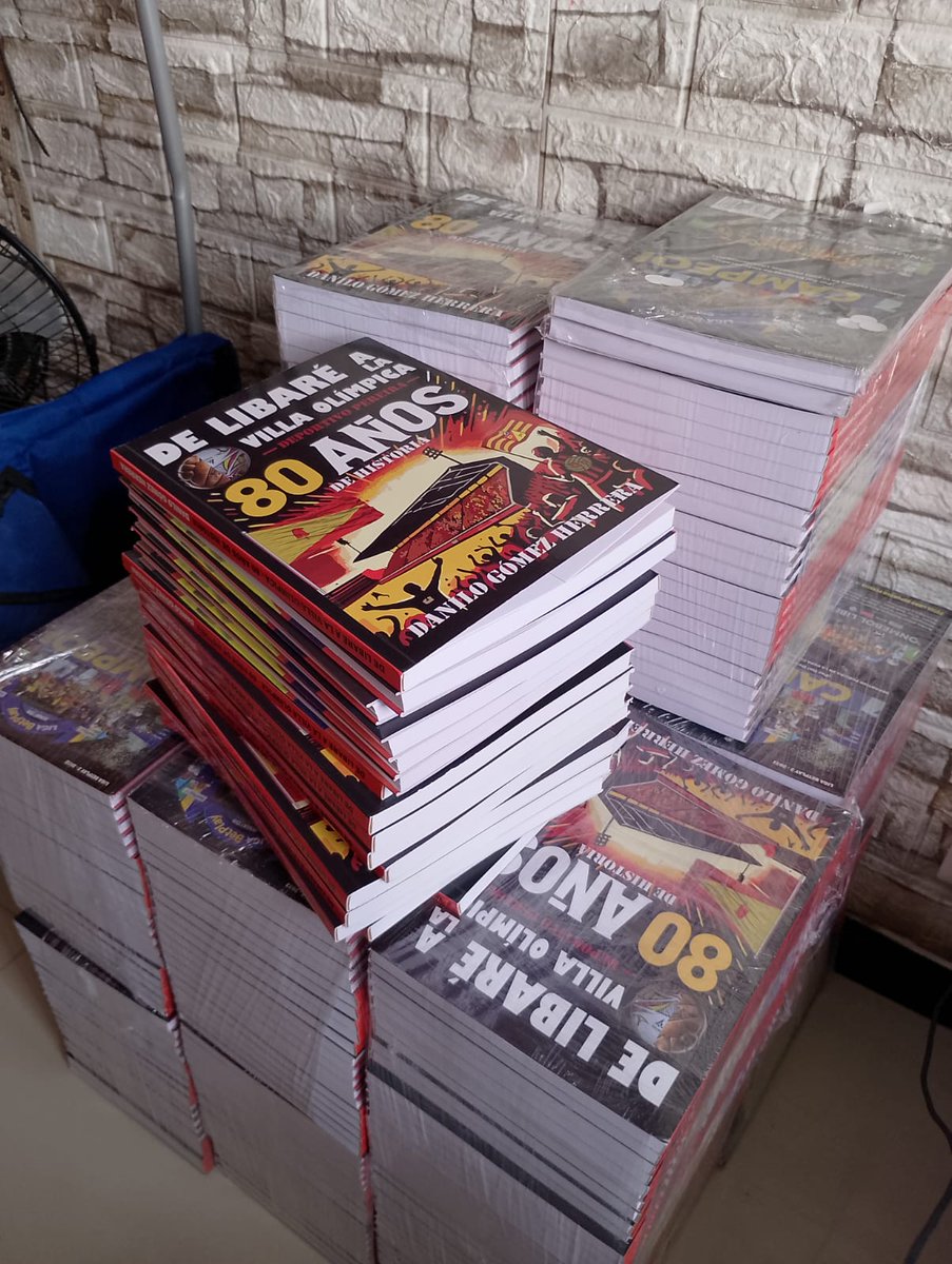 danilopregonero's tweet photo. Se considera usted un hincha del @DeporPereiraFC??
En este libro de 182 páginas hay historias fantásticas. Adquiéralo en el 311 7696864.
*"Se emborracharon en la Catedral?"
*Un jugador del Pereira fue el mejor de Colombia?
Por qué querían matar a Danilo, siendo un buen muchacho? https://t.co/XM91OimGYY