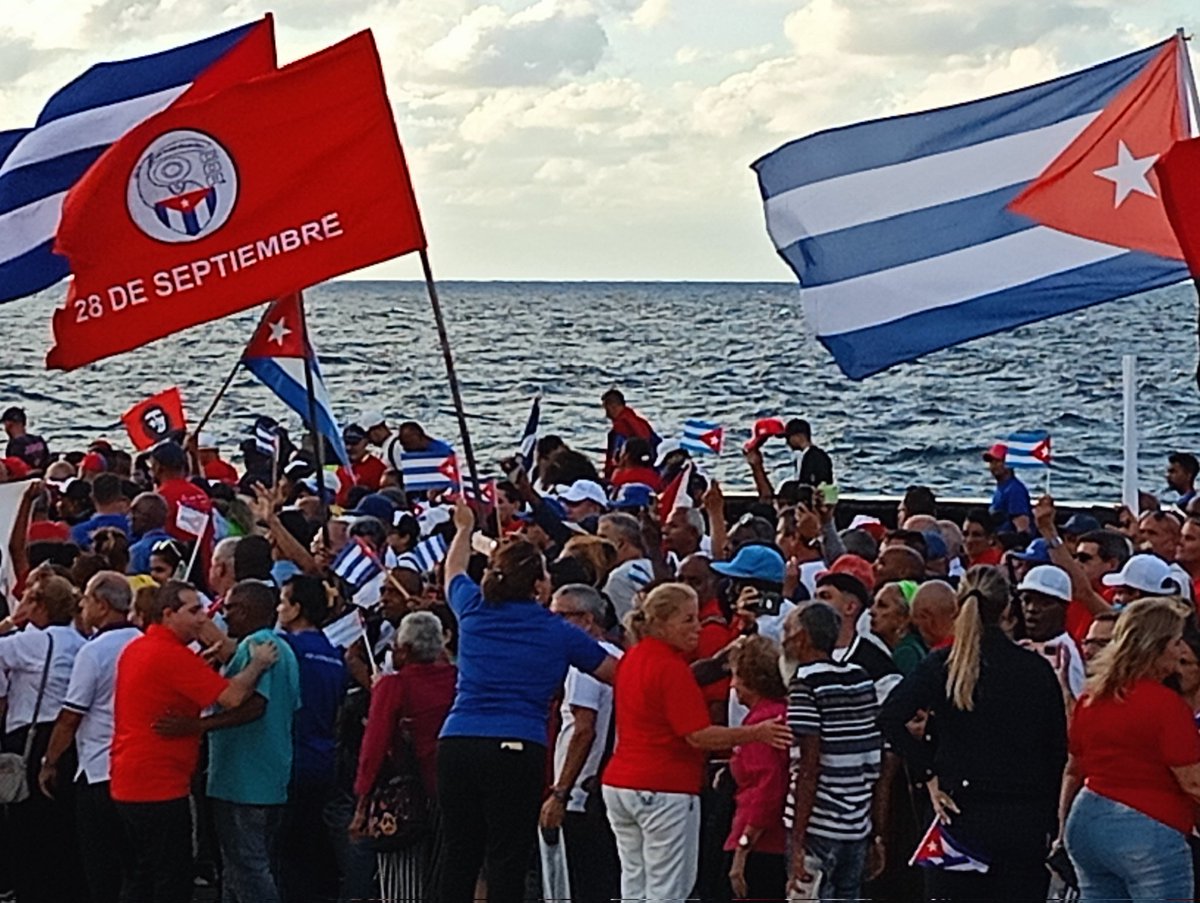 iPresentes en la marcha contra el bloqueo! #Cuba #MarchoXCuba #CDRCuba #TumbaElBloqueo