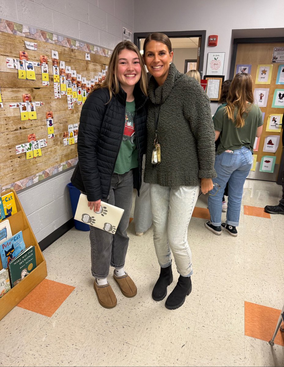 MissSFirstGrade's tweet photo. So proud to see my former students come back to the classroom and share their voices! Watching them grow and succeed has been one of the greatest joys of my teaching journey. #ProudTeacher #hpsdawesome https://t.co/TF2DhA50qf