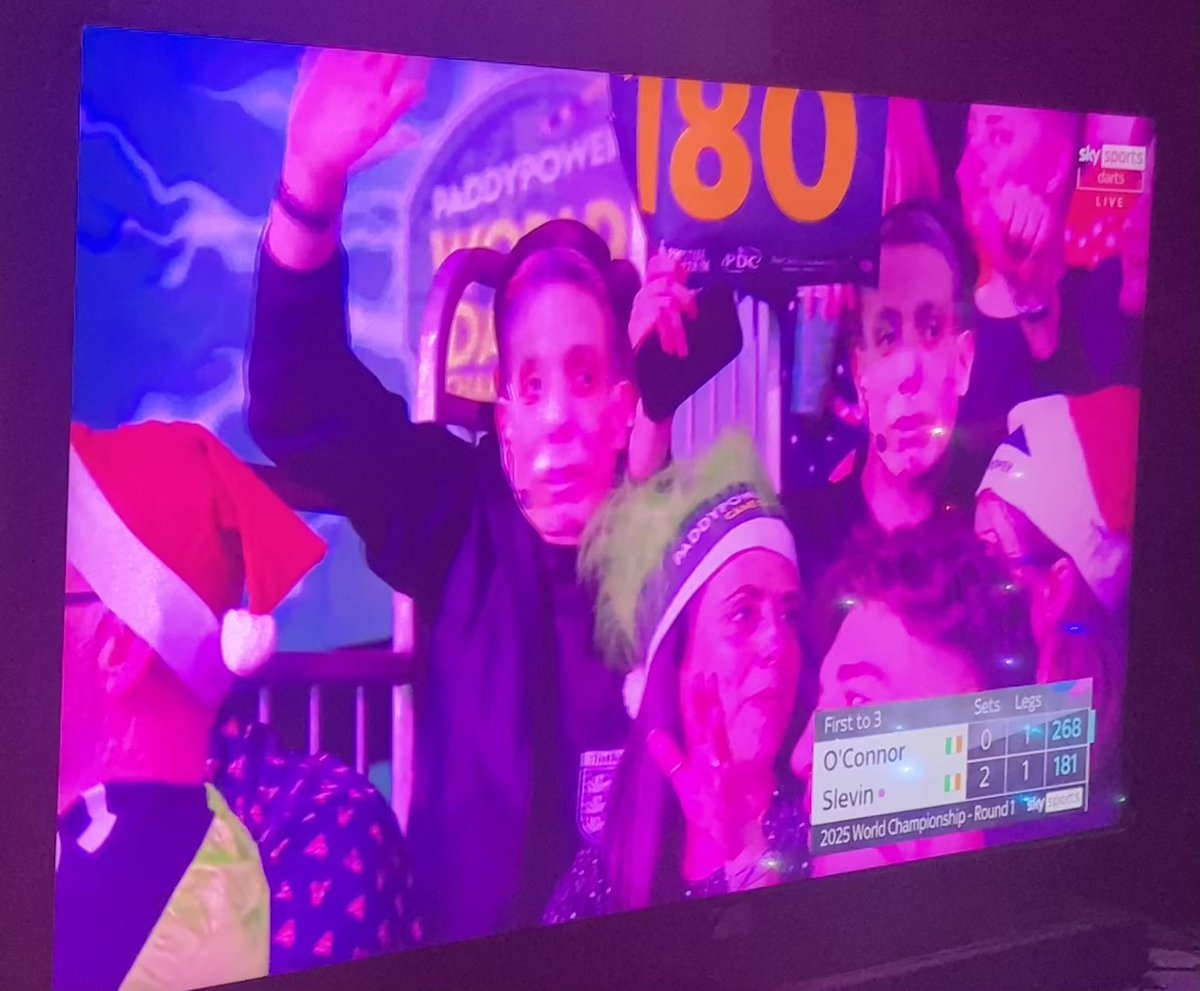 Double David Coote at the darts😯😯