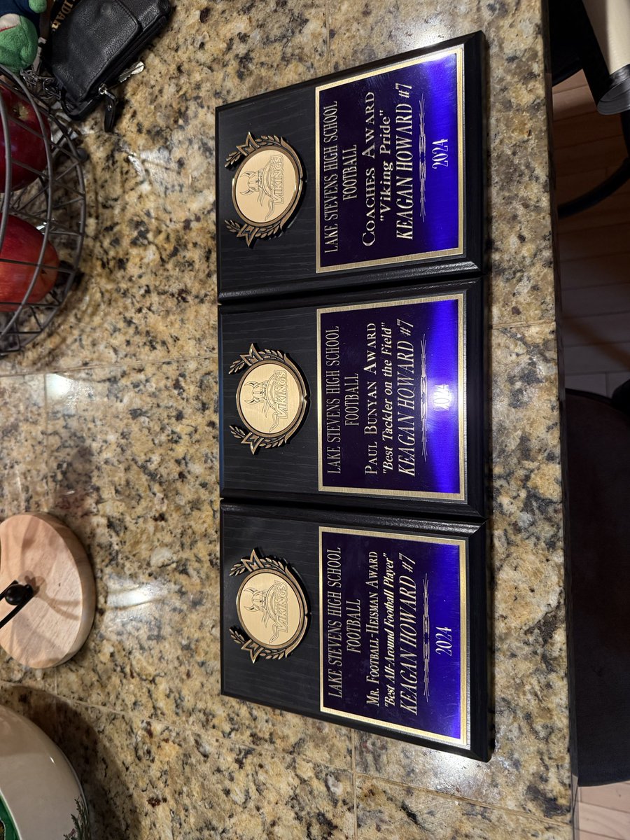Keagan Howard (@keaganhoward80) on Twitter photo Super honored to have received three awards last night, voted on by my peers and my coaches. Thank you to my coaches and my brothers during my journey
Paul Bunyan award for Best Tackler
Mr Heisman award for team MVP
Viking pride award voted on by my coaches
<a href="/LSHSVikingsFTB/">Lake Stevens HS Football</a> Super honored to have received three awards last night, voted on by my peers and my coaches. Thank you to my coaches and my brothers during my journey
Paul Bunyan award for Best Tackler
Mr Heisman award for team MVP
Viking pride award voted on by my coaches
<a href="/LSHSVikingsFTB/">Lake Stevens HS Football</a>