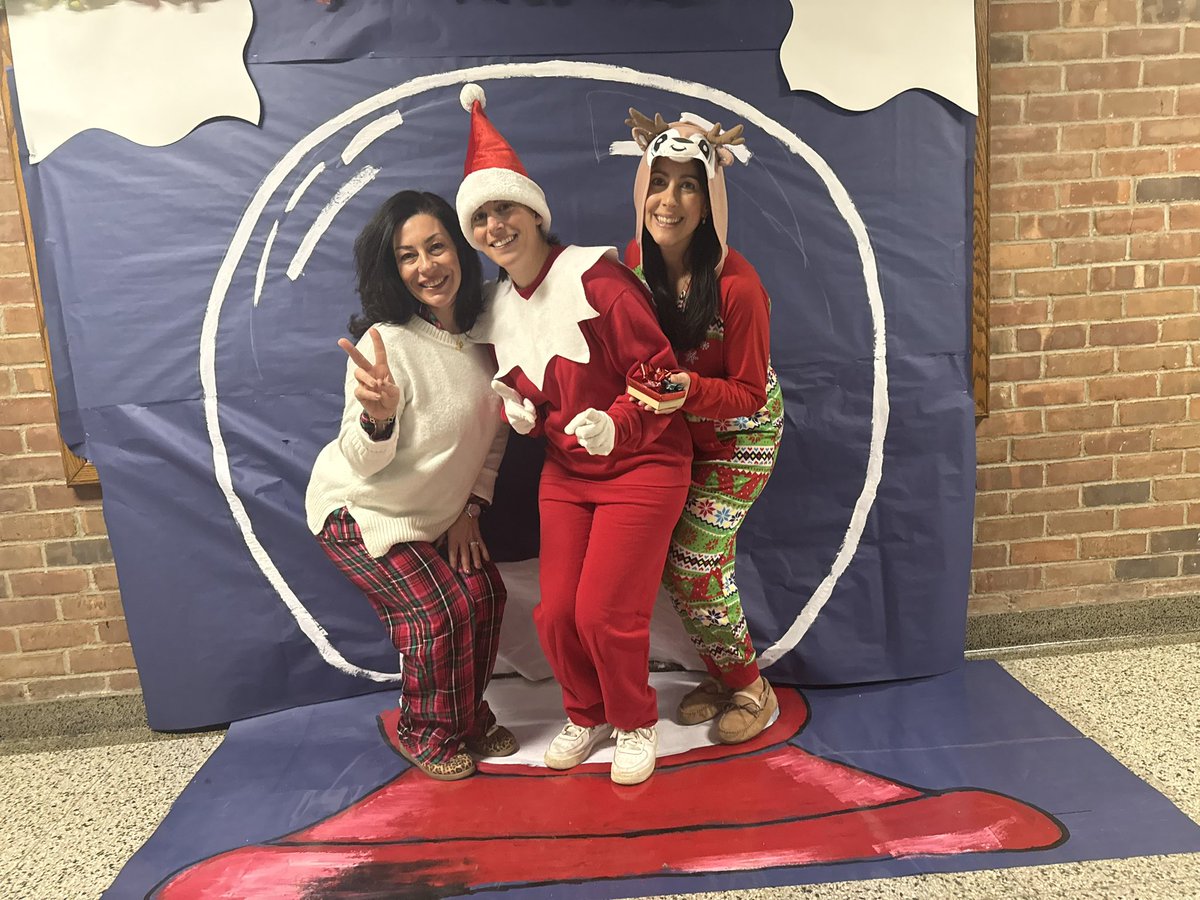 Toni1623's tweet photo. This is why I love my job!!! I got to be elf on the shelf (roof) at my school and danced in the grand finale for our school sing-along! @HPS_Eagles @ClaudineDiMuzio @dmurph88 @joseph_tasman @kreingold0104 https://t.co/KUiI0eRaFx