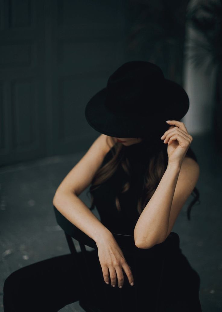 ... 

مُتعبه ولا أدرِي لاي دار أَرتمي ،، ڪل الأمَاڪن فوق بعضها  ابدا من اين لا أدري 🤷‍♀️🤦‍♀️🖤🥀

 ℘🦋⑅⃝❥⇣ηα𝐆𝐡คᵐ❥ ➠ ..