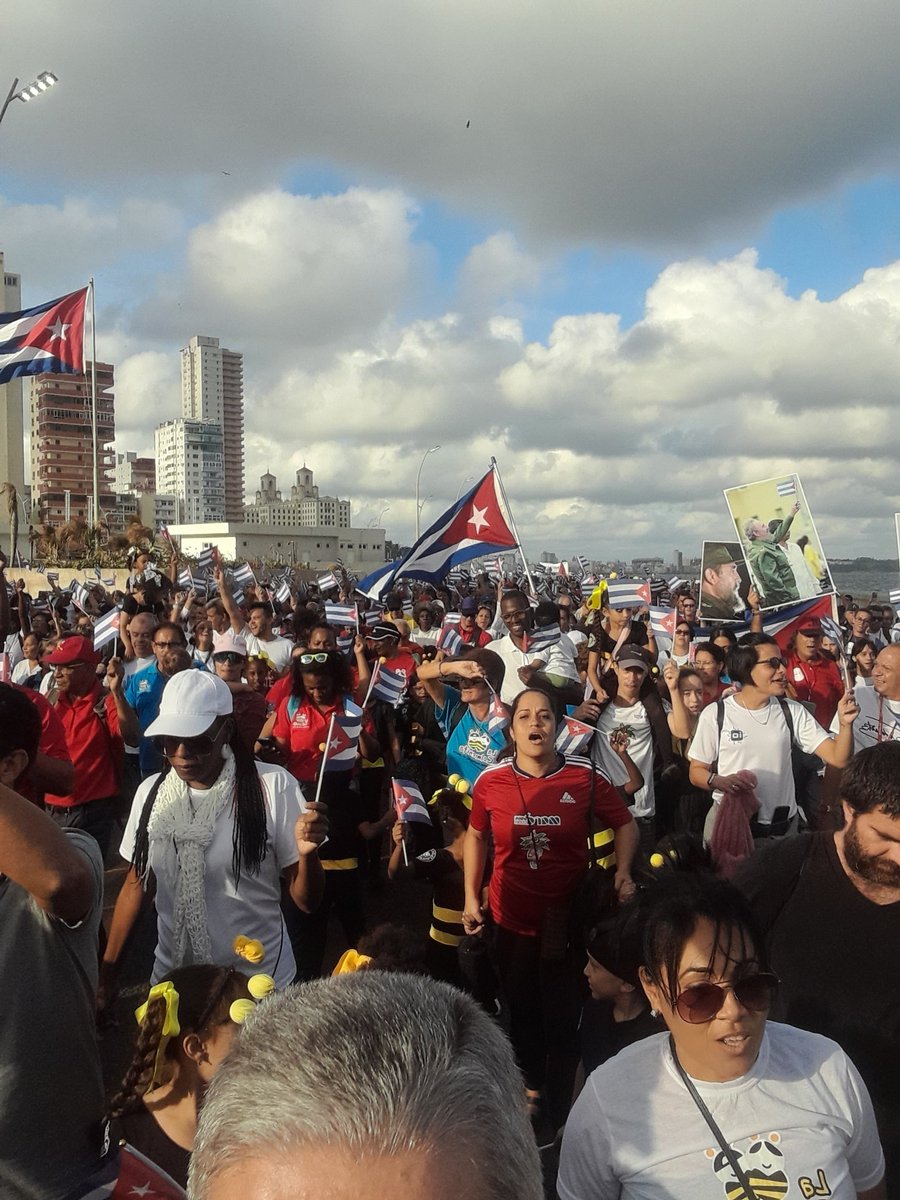 FpSergito's tweet photo. Me acaban de preguntar cómo quedó la marcha de los capitalinos contra el bloqueo imperial y la inclusión de la Patria en la lista de "patrocinadores del terrorismo". Mi respuesta fue rápida y precisa, la marcha demostró que venga quien venga, aquí no se rinde nadie
#MarchoPorCuba https://t.co/Pq414oeR9c
