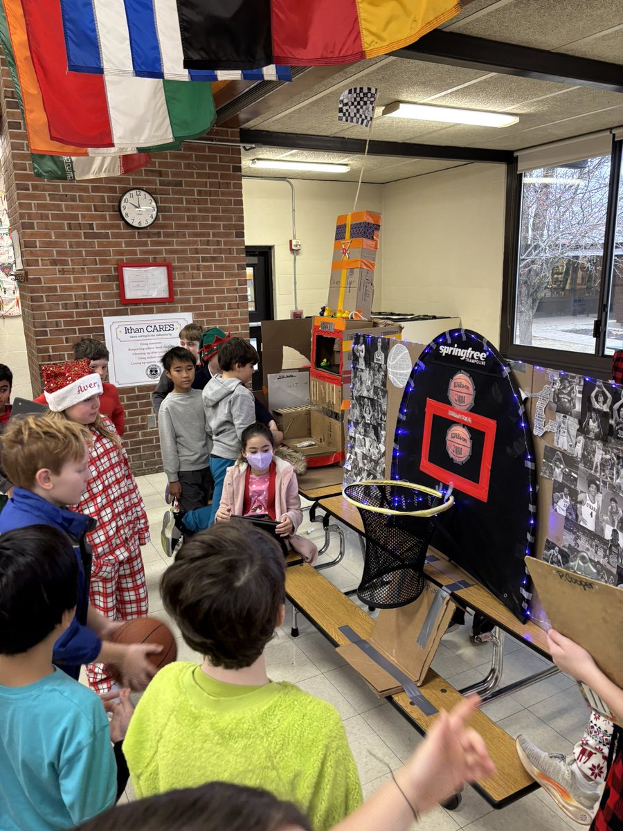 wag_j's tweet photo. We had our 3rd Annual @makeymakey contest. Our 4th graders showed their creativity and innovation by designing interactive projects. Our 3rd-graders evaluated the projects based on creativity, design, and the fun factor of the gameplay. @MrHirtTech @shawndutkiewicz @educatorjim https://t.co/61V4NW74Gr