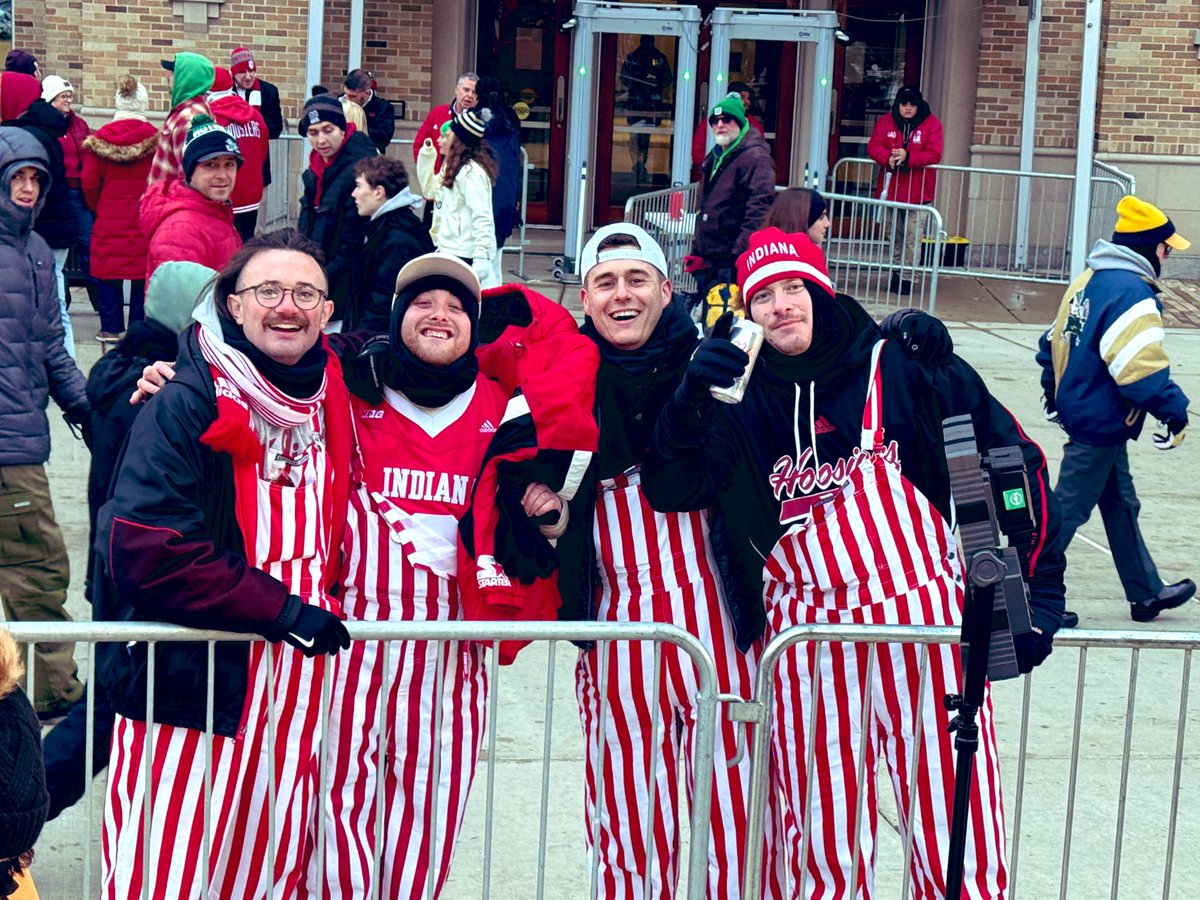 ACwishtv's tweet photo. So many #IU fans here in South Bend 

@WISHNews8 #CFBPlayoffs https://t.co/OJ9pAc1INb