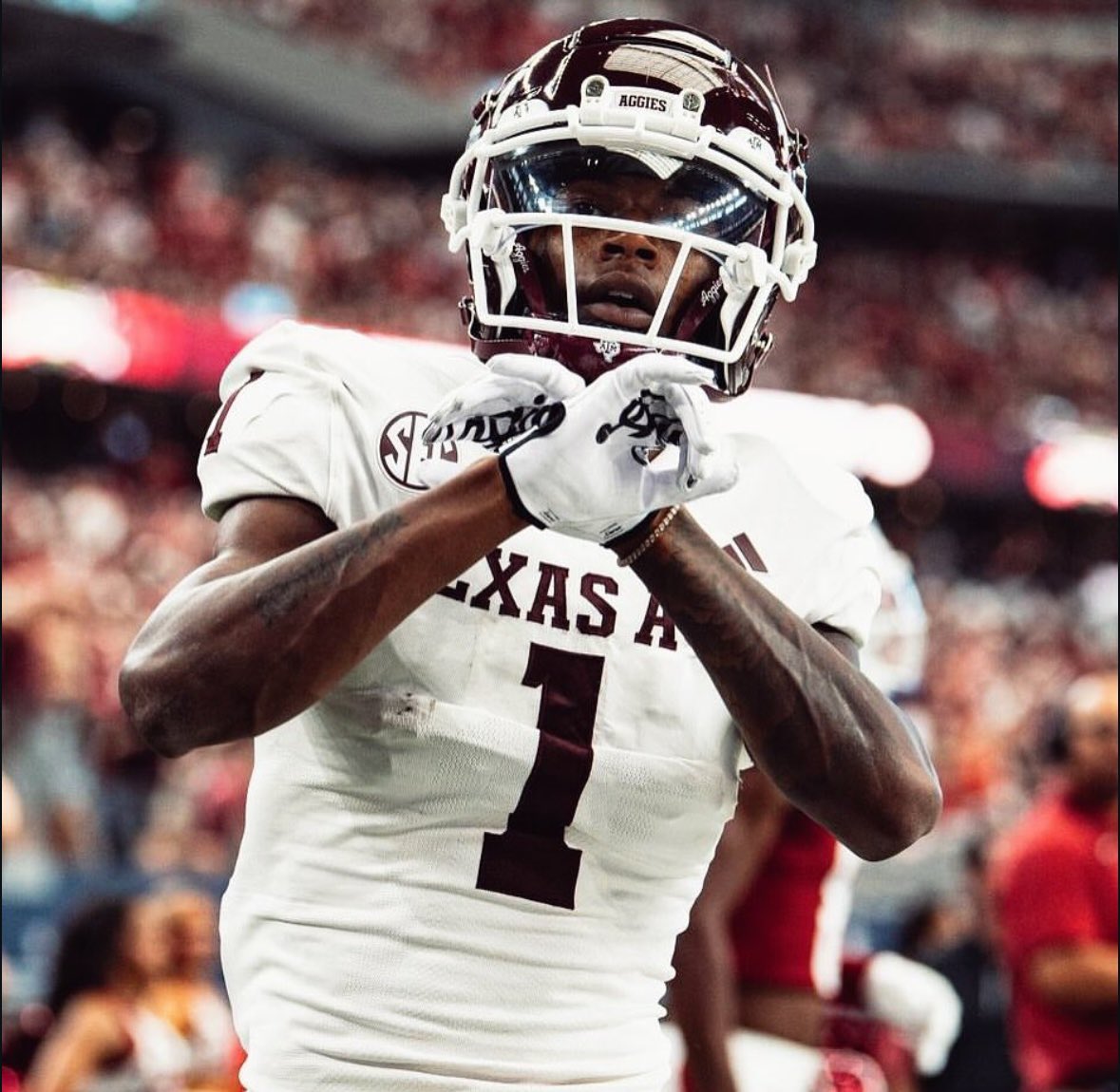 MakaiBuchanan24's tweet photo. After a great conversation with Coach @joejoeheaden I am extremely blessed and proud to receive my 2nd SEC offer and 4th D1 offer! Thank you Texas A&amp;M.. #GigEm👍 @CoachJPeterson @AggieFootball @CoachTroop3 @coach_o_sports @GregBiggins @adamgorney @ChadSimmons_ @BrandonHuffman https://t.co/JVjUEz8WcI
