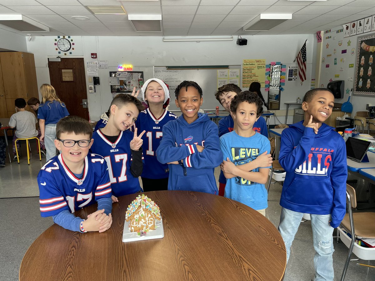 DomDibble94's tweet photo. Gingerbread houses, reindeer games, stacking marshmallows with candy canes and a winter wonderland walk with our PreK buddies. We had so much fun!! I am exhausted and ready for break 😂🩵❄️🎄Happy Holidays from room 114!!!! @GlendaleSH @MrsBarrGL https://t.co/4K51k1xPSS