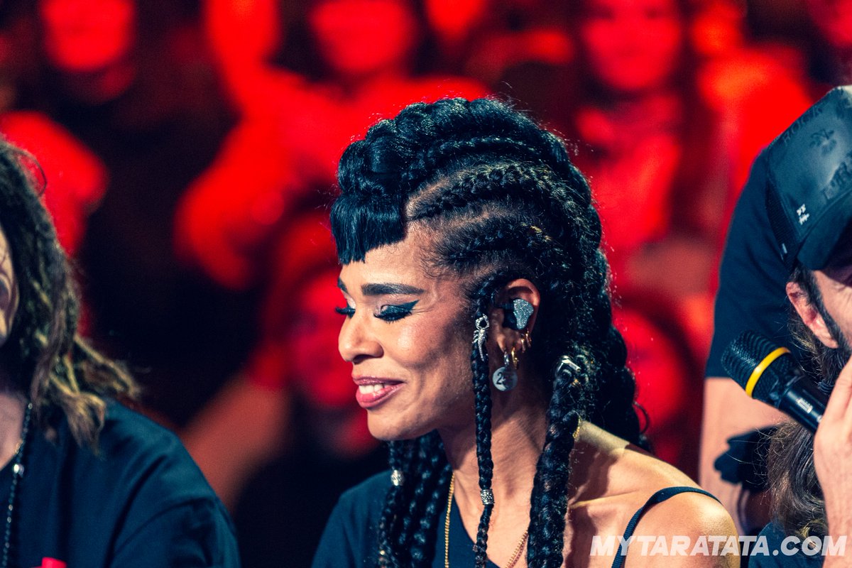 Taratata's tweet photo. En ce moment dans #Taratata @TWIT4SHKPNK pour leur dernière.
Le #Replay est dispo sur notre site
=> https://t.co/f3i5jEC2rN https://t.co/ZsRNR1QQTj