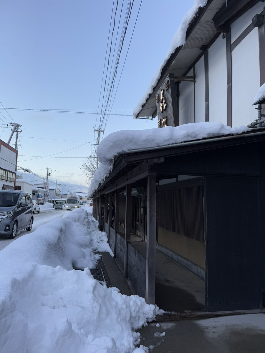 fgctKlAsVe1CXrx's tweet photo. 青森市で唯一の“酒蔵”、唯一の“こみせ”がある #西田酒造店
#田酒 の発売が1974年、今年2024年で50周年を迎えています。
西田酒造店は、令和6年 #東北清酒鑑評会 で、「金冠  #喜久泉(きくいずみ )」が、吟醸酒の部で最優秀賞に輝いています。
https://t.co/0USxBXeJO3
#油川大浜
#油川
#青森市 https://t.co/30qsUpXyng