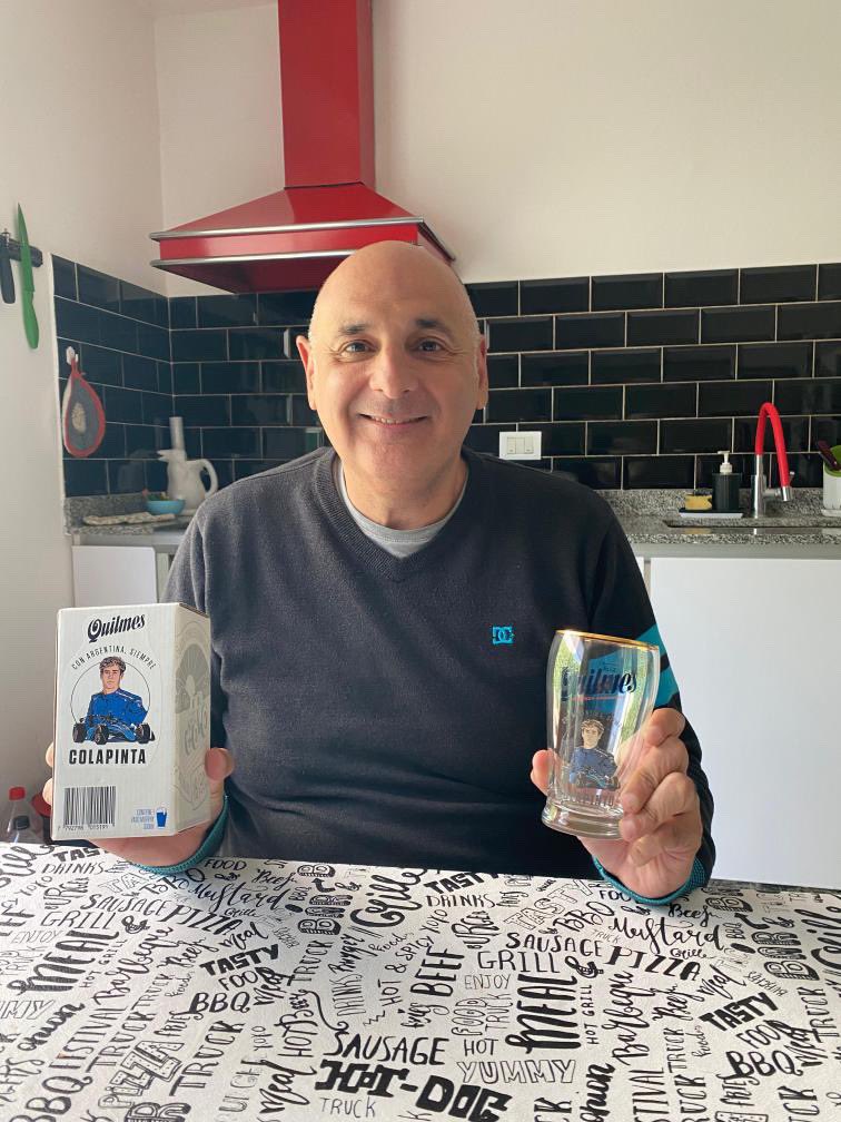 Corazondef1's tweet photo. 🚨EL GANADOR YA TIENE SU COLAPINTA 🍺
@martinchiabrera pasó a retirar el premio por la inmobiliaria Siebert en Mardel . A disfrutarlo amigazo
#Colapinto #Colapinta @Quilmes_Cerveza #Argentina https://t.co/wmuIxCVKBE