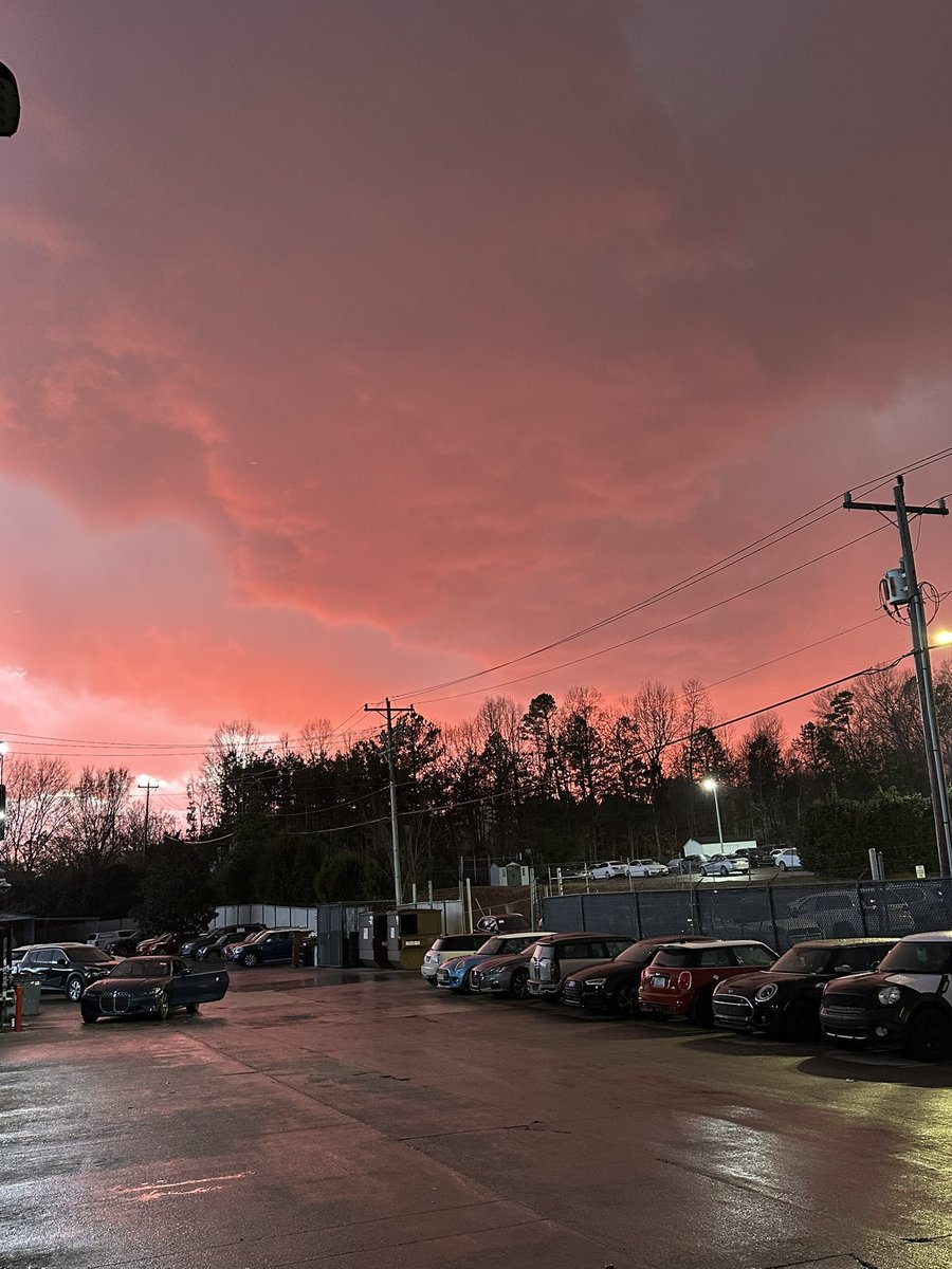 NHudson94's tweet photo. @wxbrad red sky in Charlotte https://t.co/s3DkHw64ck
