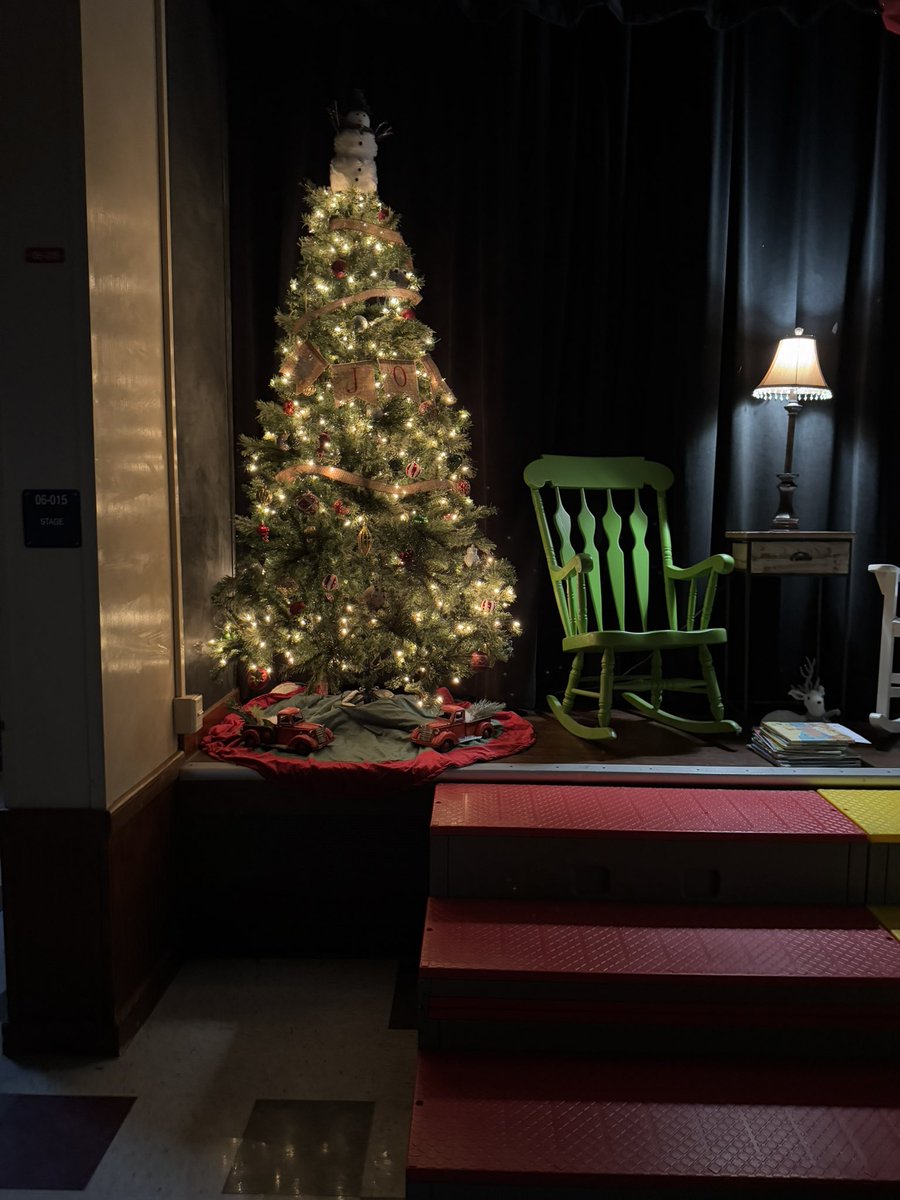 TanglewoodES's tweet photo. Always an extra special day ❤️🎄❤️ https://t.co/KItCLEoiP4