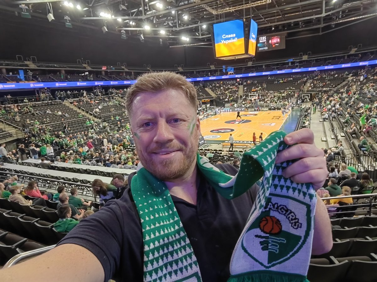 Mikhailov_Dim's tweet image. Happy 60th to the legendary Arvydas Sabonis! 🏀🎂 For Lithuania, basketball is a second religion, and Sabonis is a demigod. I’ll never forget seeing him at Kaunas Arena—his fist was bigger than most heads!  A true icon for Žalgiris and the Blazers. Many more years, Arvydas! 👏