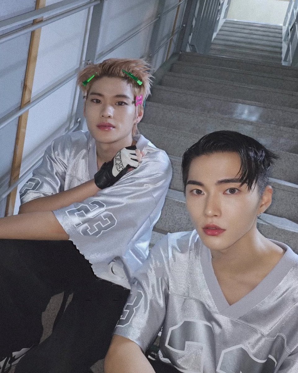 mydearsyongseok's tweet photo. Missing 03z hours 😭😭 https://t.co/b0mPggz5W2